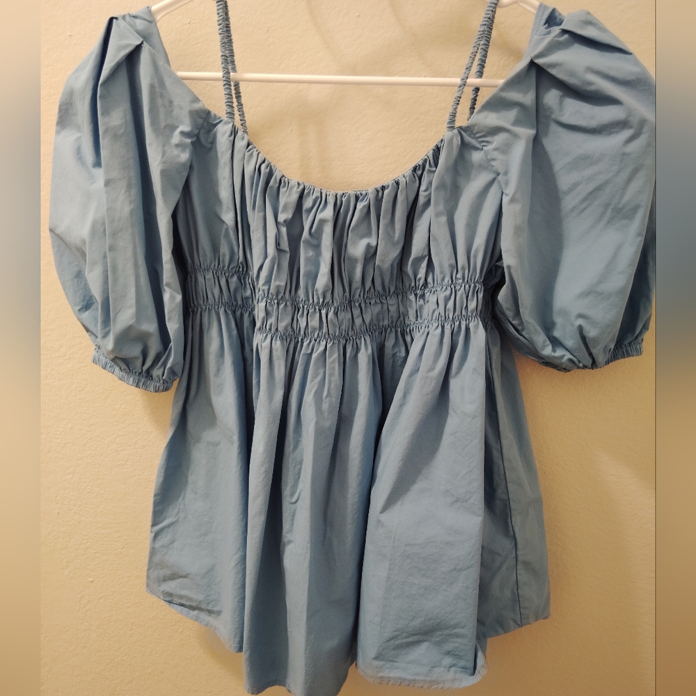 🦋Urban Revivo Smocked Puff Sleeve Light Blue Peasant Blouse